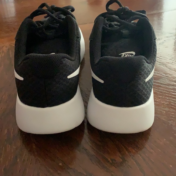 Nike - Picture 3 of 5